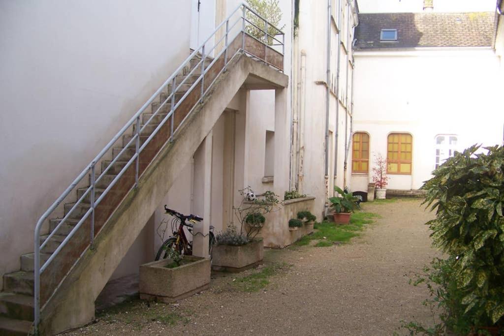 Charmant Studio Au Calme Tout Confort Dans Chateau Neo Gothique Proche Zenith Comet Orleans Parking Voiture Gratuit Wifi Haut Debit Rue Des Montees Ngoại thất bức ảnh